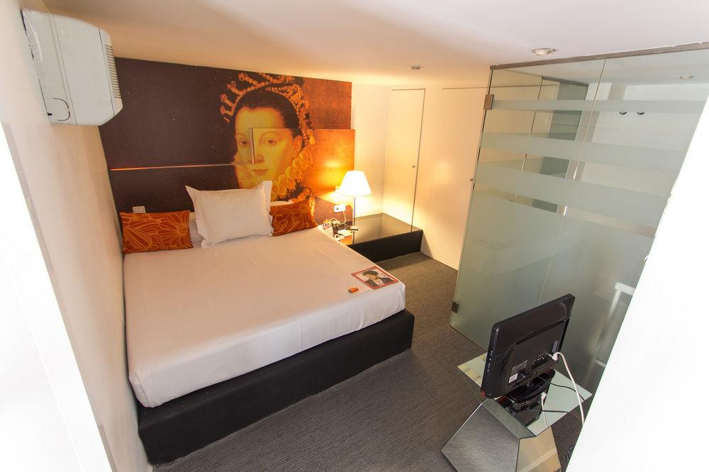 รูมเมท เลารา Hotel มาดริด ภายนอก รูปภาพ
