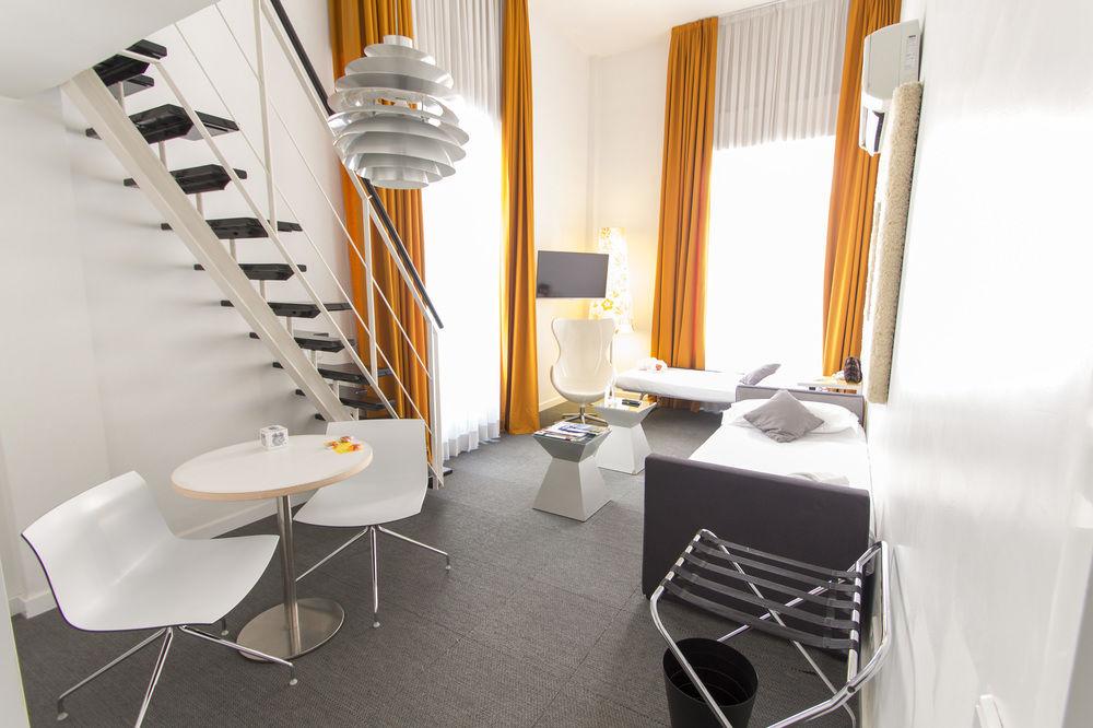 รูมเมท เลารา Hotel มาดริด ภายนอก รูปภาพ