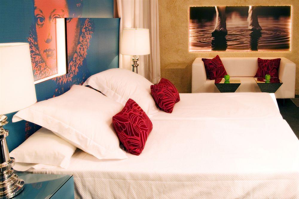 รูมเมท เลารา Hotel มาดริด ภายนอก รูปภาพ