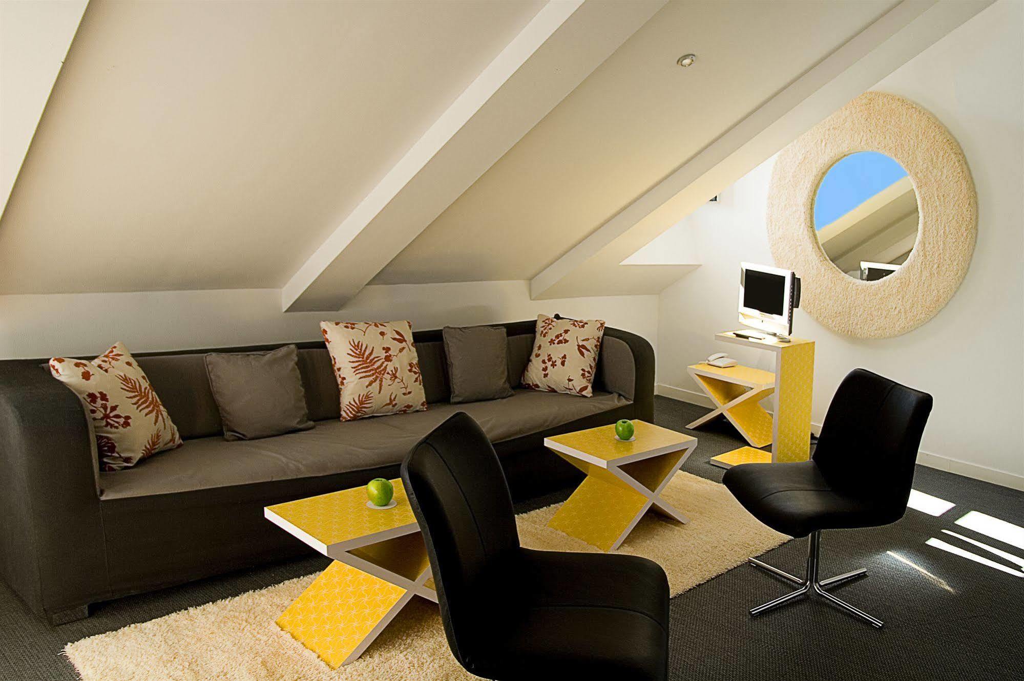 รูมเมท เลารา Hotel มาดริด ภายนอก รูปภาพ